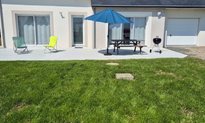 Poulgoazec House | Single storey house , sea view, 7 minutes walk from Kersiny beach