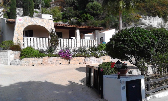 Tala Villa | Single storey villa in Kamares Village, Tala, Paphos with private pool