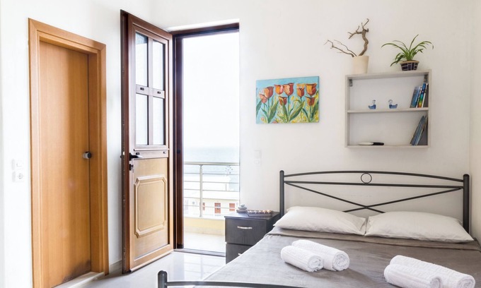 Diafani Apartment | Single studio with Kitchen, 3 minutes (by foot) to the Beach & Hiking paths.