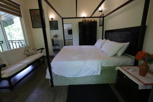 Kalawana Ski Chalet | Sinharaja River Lodge