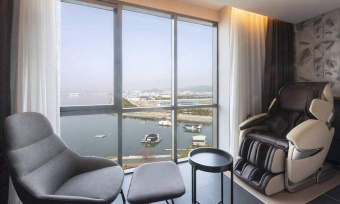 Gangseo District Hotel | Sinho Brown-dot