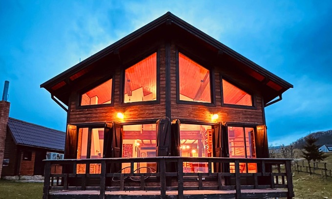 Sirnea Ski Chalet | Sirnea Chalet, Spectacular Cabin in Piatra Craiului National Park