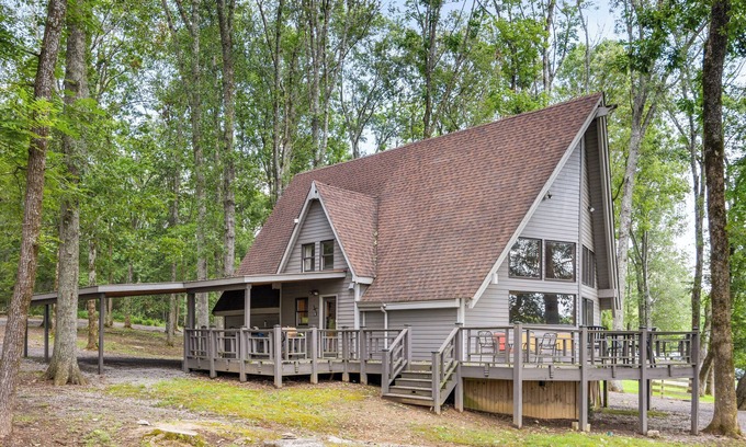 Mount Juliet Cabin | Six Unique Cabins on 180 Acre Farm near Nashville, Sleeps 37, Events Welcome!