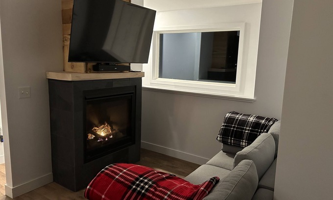 Jay Cottage | Ski, Bike and family fun at "The Future" cottage.