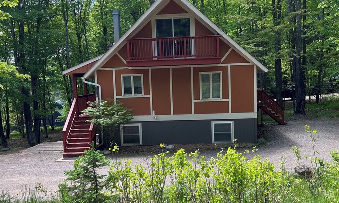 Stambaugh Ski Chalet | Ski Brule Village - Comfy Cozy Chalet!