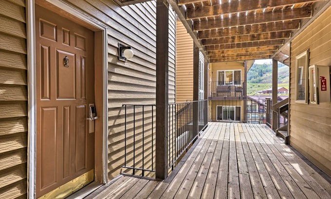 Silvercreek Condo | Ski-In/Ski-Out Granby Condo w/Indoor Hot Tub!