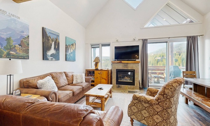 Saddle Ridge House | Ski-in/ski-out townhome with WiFi & W/D