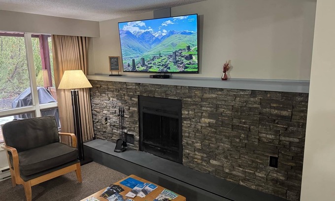 East Kootenay Apartment | Ski-In & Ski-Out Village Apartment