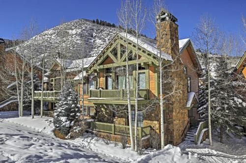 Edwards House | Ski-InandOut Townhome with Hot Tub by Arrow Bahn Lift!