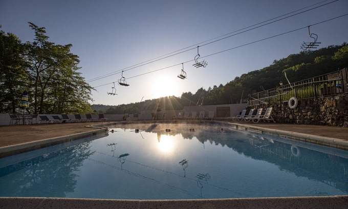 Mount Jackson Condo | Ski/MTB/Golf Condo (#138) - Slope side | Mountain, Golf Course views | Vaulted ceilings!