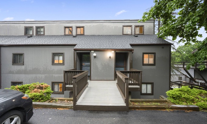 Village at Camelback House | ★SKI ON-OFF @ Camelback ★SmartHome★PetFriendly