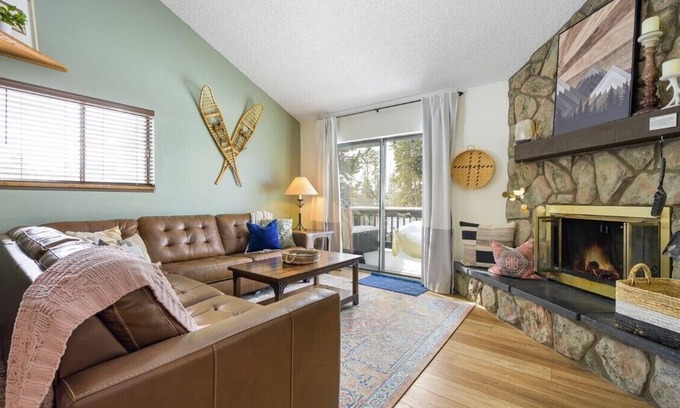 Fraser House | Ski, Sip, Stay! 3BR Fraser Townhome w/WiFi, Gym & Cozy Vibes and Club House!