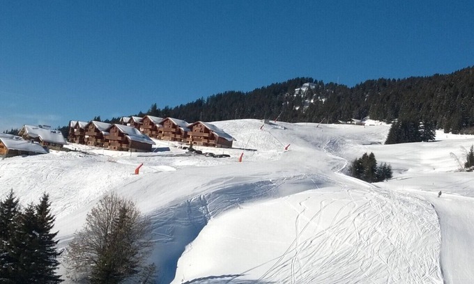 Bisanne 1500 Apartment | Ski-to-door apartment rental 5 people with access to Domaine des Saisies