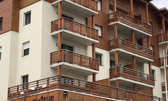 Valberg Apartment | Ski Valberg (1700m) 06, flat 2 rooms center, pisci intér. Heated Park closed