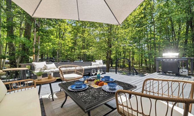 Briar Crest Woods House | Skiing/Hiking/Firepit/Hot tub/Pet-friendly