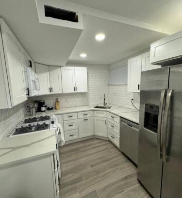 Holladay House | Skiing, Stocked Kitchen, 80in TV, Backyard, WD