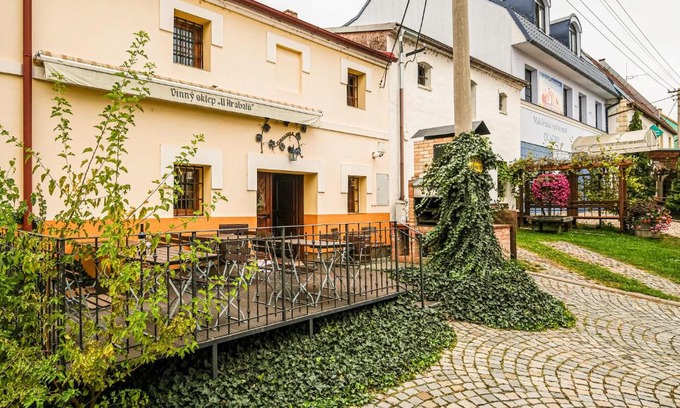 Hustopece Apartment | Sklep U Hrabalů