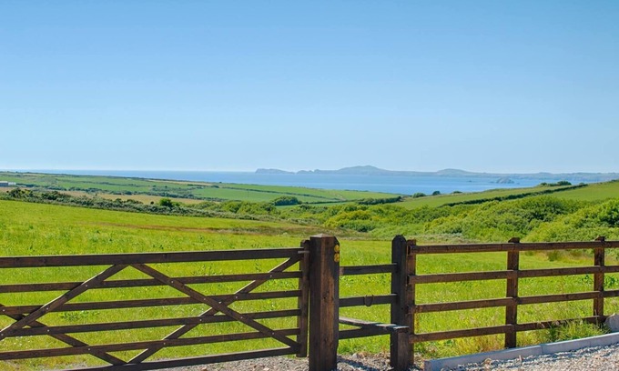 Haverfordwest Cottage | Skomer Sea View Cottage with Hot Tub- Dog Friendly