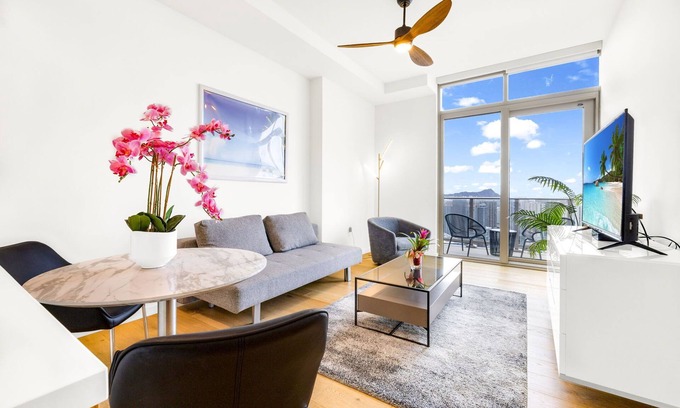 Ala Moana Condo | Sky Ala Moana 43rd fl PENTHOUSE Ocean & Diamond head view 1 Parking