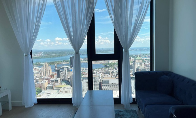 Quartier des Spectacles Apartment | Sky Bridge Spectacular