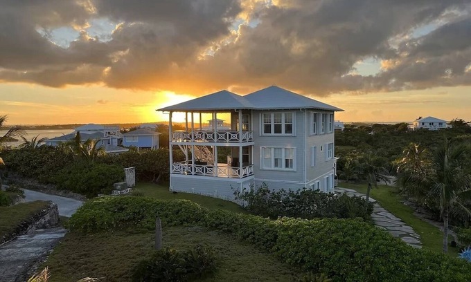 Jubilee Subdivision House | Sky High Panoramic Views, Dock Slip, Steps to Tahiti Beach - Hope Town