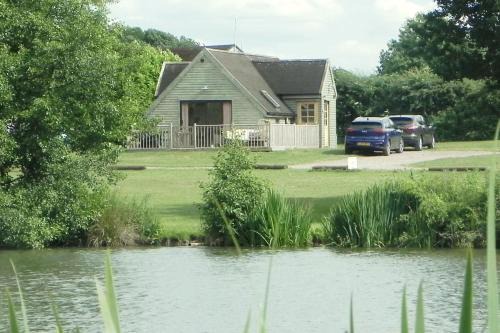 Gumley Resort | Skylark Lodge