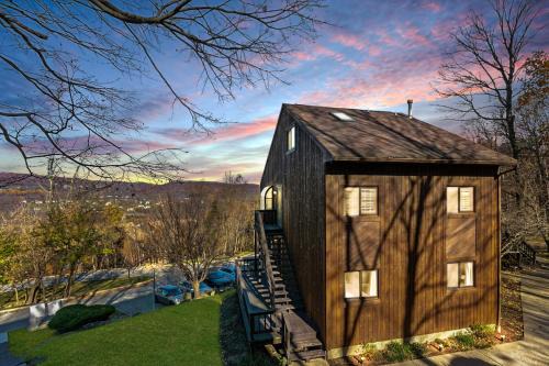 Vernon Apartment | Skylift Lodge - Luxury Mountain Creek family condo