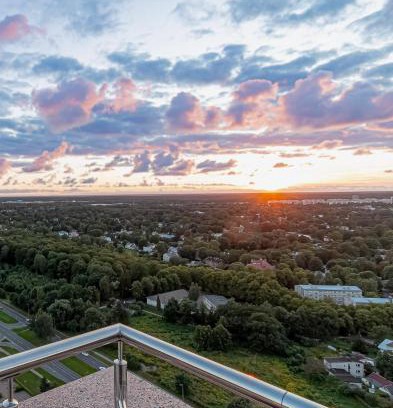 Pleskodale Apartment | Skyline Penthouse with Sunset Views, Jacuzzi & Free Parking