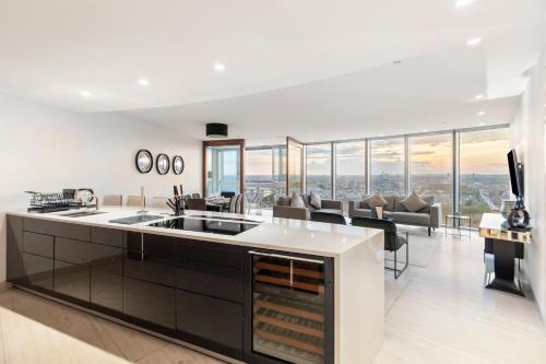 Vauxhall Apartment | Skyline Views Luxury 3 Bedroom Central London Free Parking