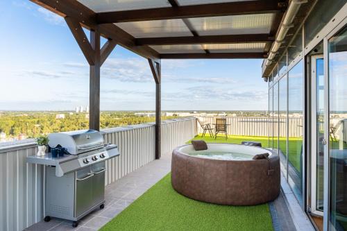 Imanta Apartment | SkyPenthouse & SPA with FREE Parking