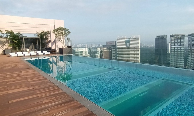 Brickfields Apartment | SkyPool Suite @ KL Sentral - Suite B