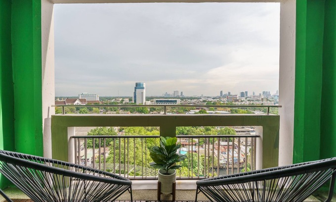 Khlong Toei Apartment | SKYVIEW@MRT/7-Eleven/Gym/POOL/Hi-SWifi/DailyClean/ETK