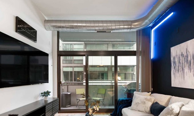 West Loop Apartment | Sleek 2 Bed, 2 Bath Condo in Trendy Fulton Market