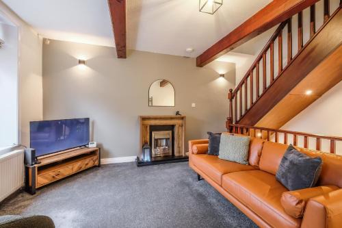 Ainley Top House | Sleek 2B/1B Retreat in Lindley, Huddersfield