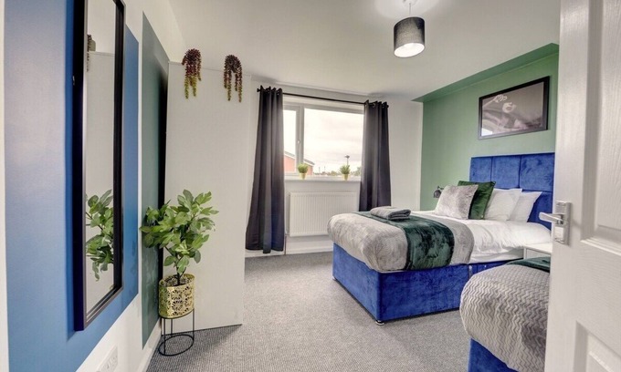 Hull House | Sleek and Stylish 3 Bed House In Central Hull