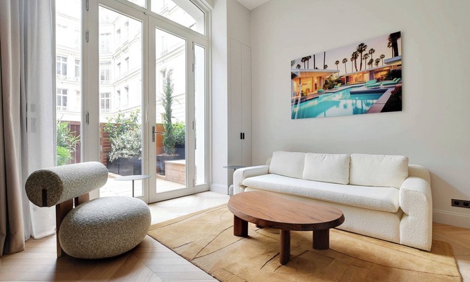 Champs-Elysees Apartment | Sleek apartment - 2BD/4P - Champs Élysées