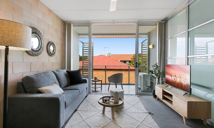 Southport Apartment | Sleek Apartment with Pool and Rooftop Terrace