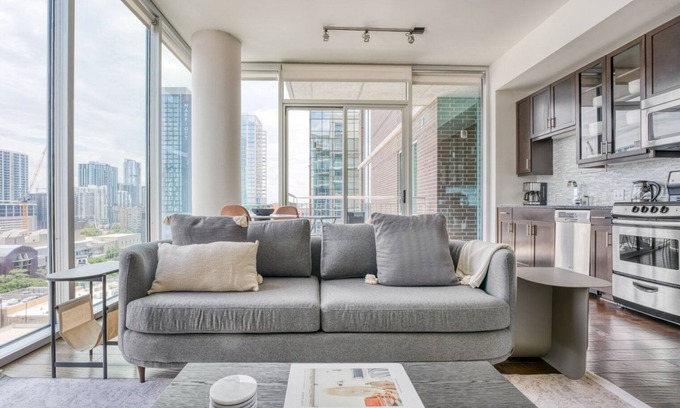Waller Creek District Apartment | Sleek Downtown Austin 1BR w/Gym, Pool & W/D, nr Rainey St, by Blueground