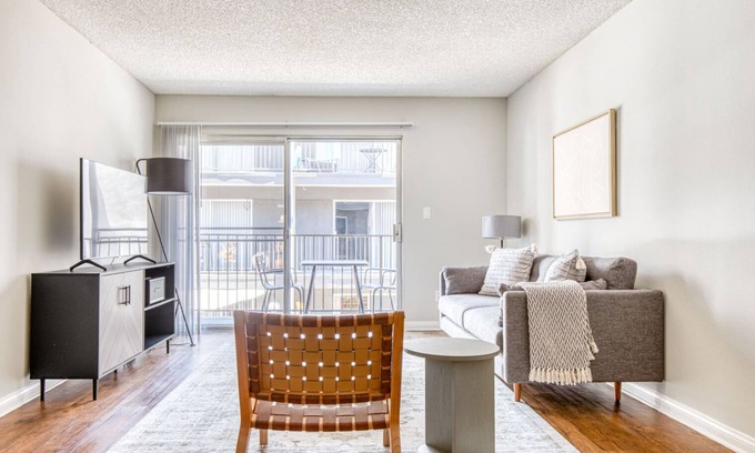 Atwater Village Apartment | Sleek Glendale 1BR w/Gym, Pool, Lounge, walkable location, by Blueground