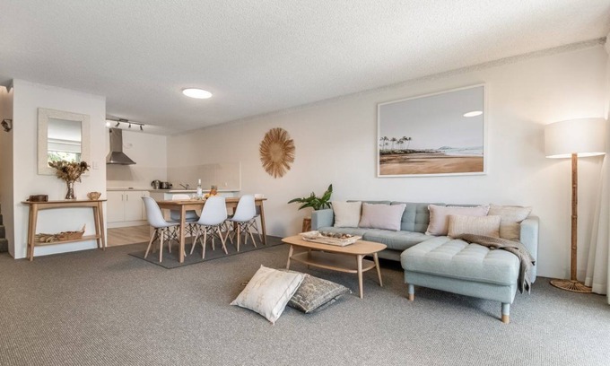 North Creek Apartment | Sleek, modern and comfortable, this is a beautifully appointed apartment.