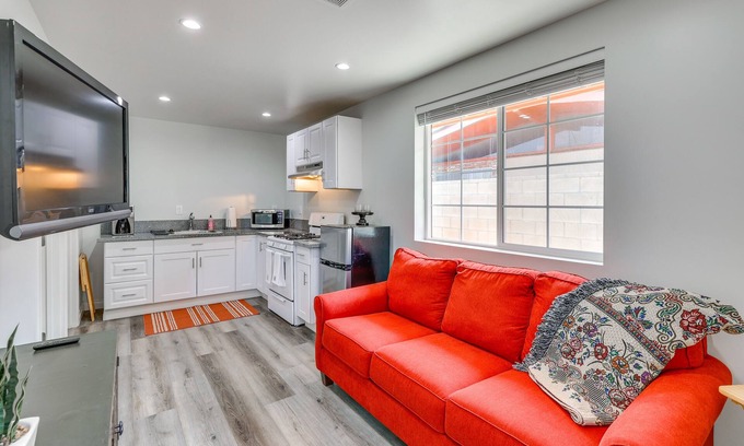 San Fernando Apartment | Sleek San Fernando Studio ~ 14 Mi to Universal