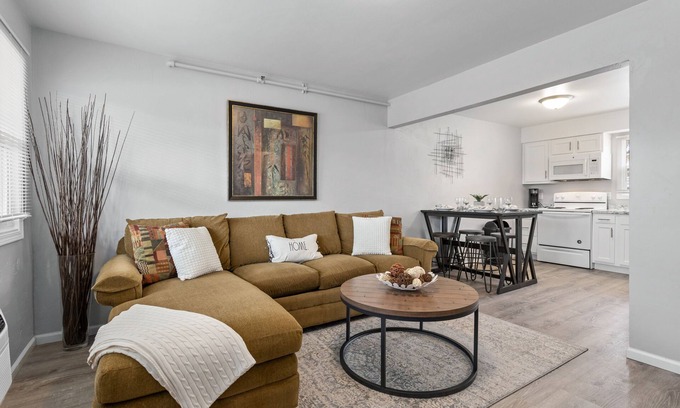 Appleton Apartment | Sleek & Spacious 2BR in Appleton – Queen Beds #A