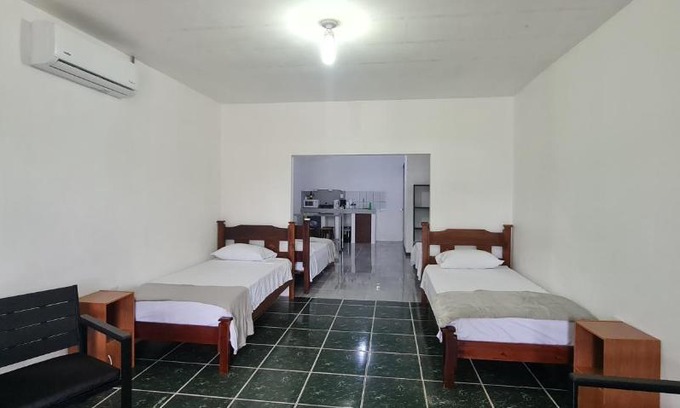 Siquirres Apartment | Sleep&Go! Cabina con 5 camas individuales - Siquirres centro