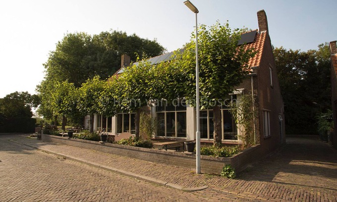 Ellewoutsdijk House | Sleep in an inspiring environment