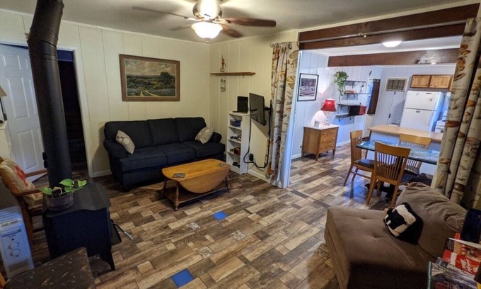 Oakhurst Cabin | Sleeping Wolf Guest House