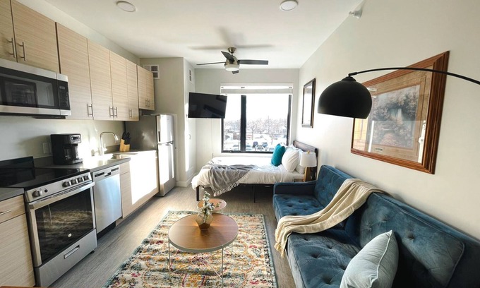 Des Moines Apartment | Sleepover: Impressive Studio and Gym - Des Moinesn