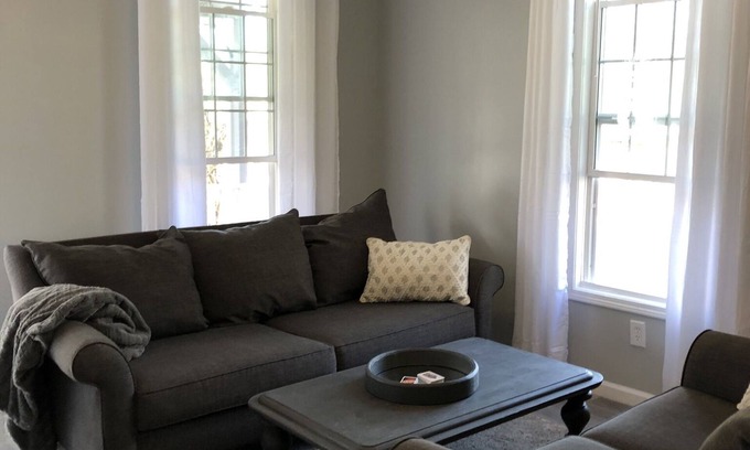 Atchison House | Sleeps 1 - 3 Chesterton House: Clean, Stylish, Family Friendly, and Close to BC
