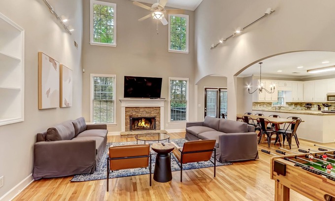 Suwanee House | *Sleeps 11* Spacious Suwanee house with home gym