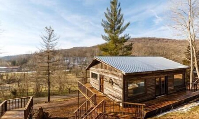 Lynx Cabin | Sleeps 12| Private Bathroom | Stunning Views