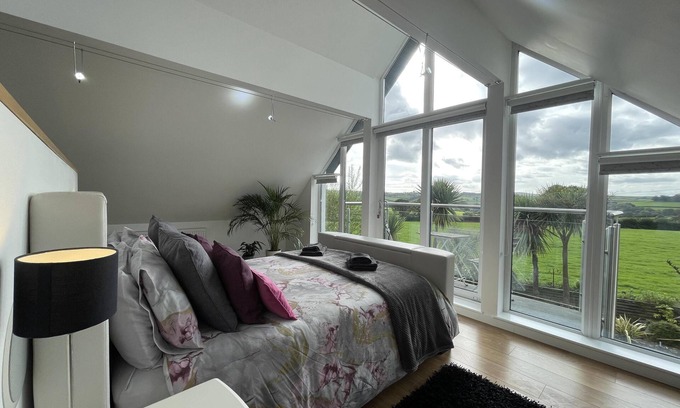 Tavistock House | Sleeps 14,Tavistock Luxury 5-Bed House
